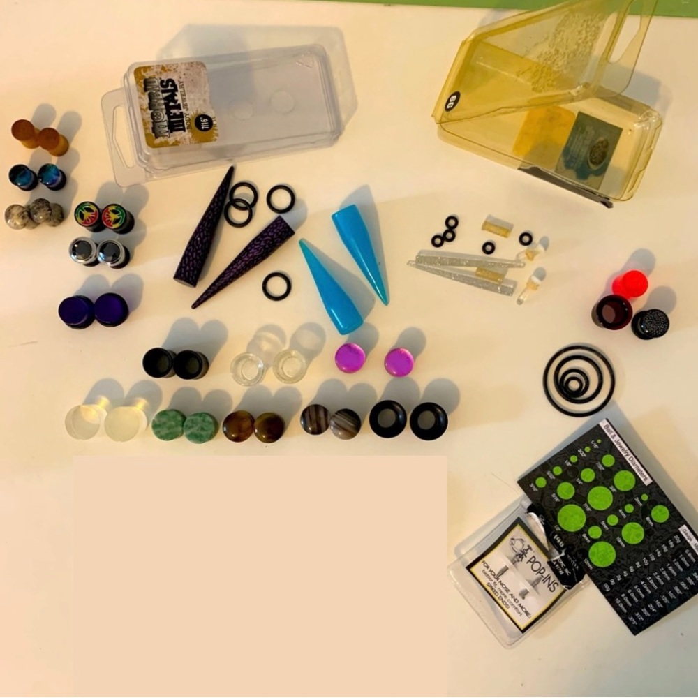 Assortment of Plugs / Gauges 6G - 1/2”